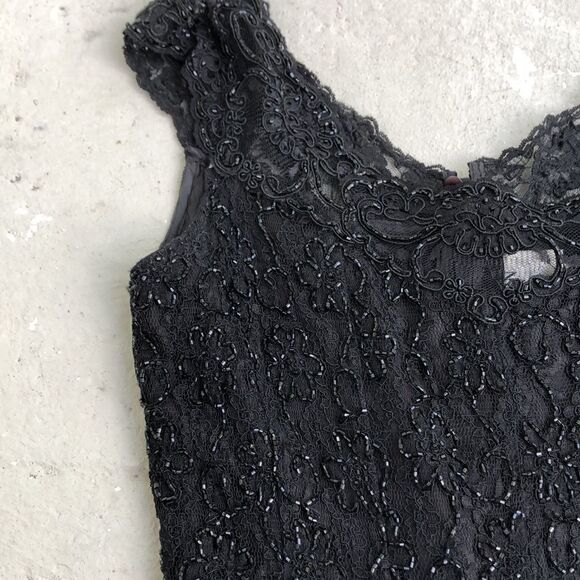 Carmen Marc Valvo beaded lace dress - Picture 2 of 6